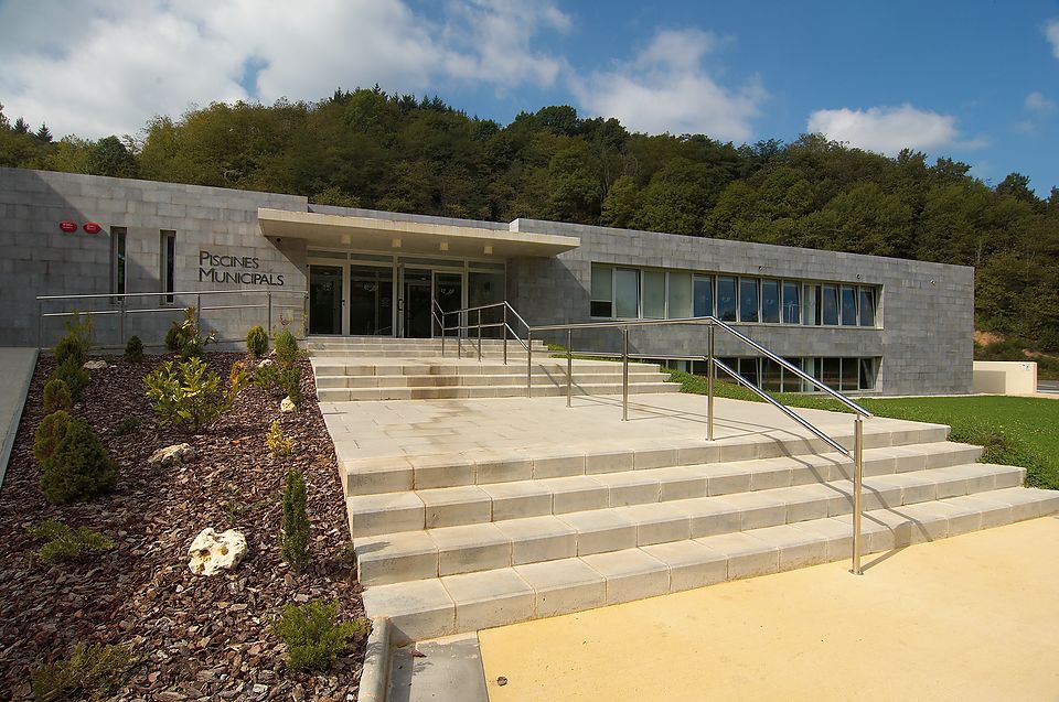 PISCINE MUNICIPALE COUVERTE À SANT HILARI SACALM