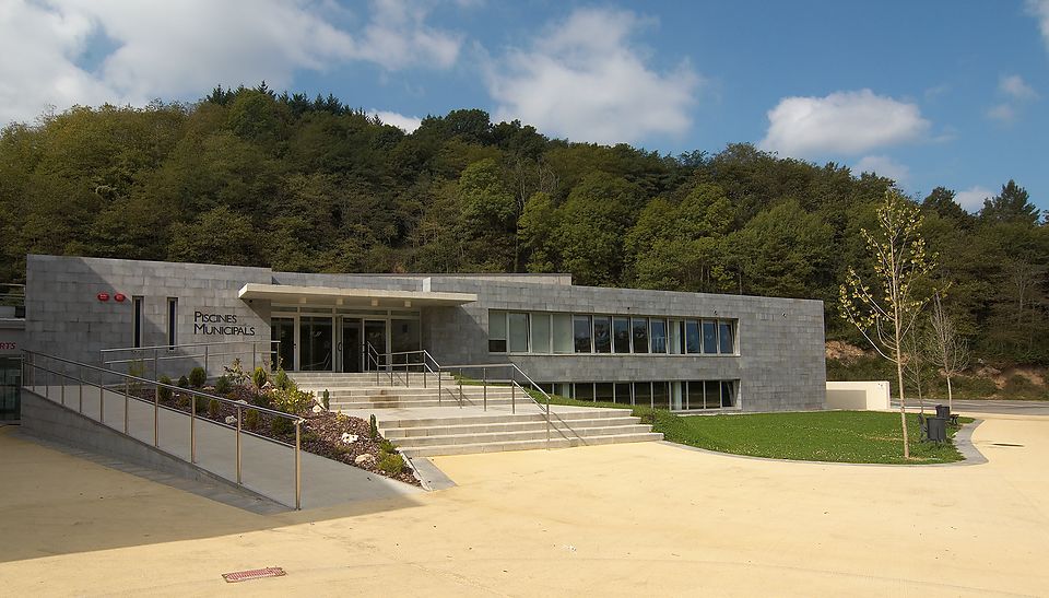 PISCINA MUNICIPAL CUBIERTA EN SANT HILARI SACALM