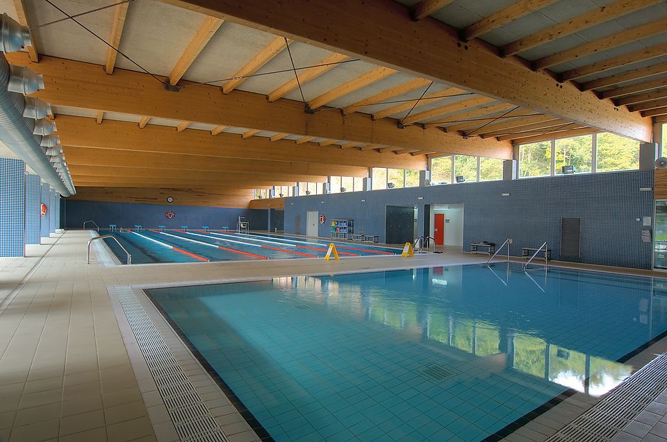 PISCINE MUNICIPALE COUVERTE À SANT HILARI SACALM